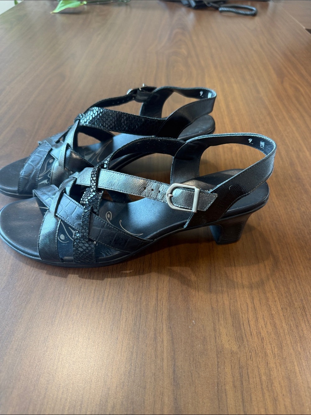 Munro Black Leather Crisscross Slingback Sandals with Buckle - Picture 3 of 7